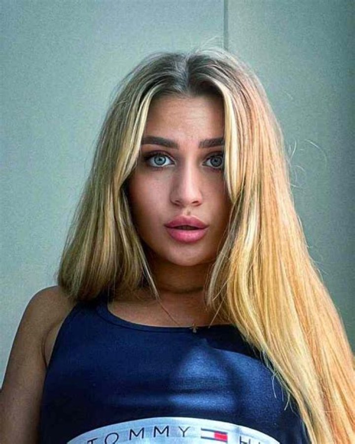 
Amanda Sorvino Height, Weight, Net Worth, Age, Birthday, Wikipedia, Who, Nationality, Biography 