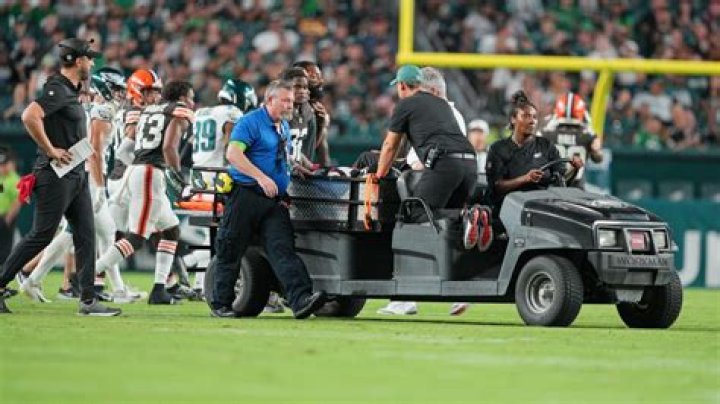 Aubrey Burks injury update: West Virginia safety carted off after collision vs TCU