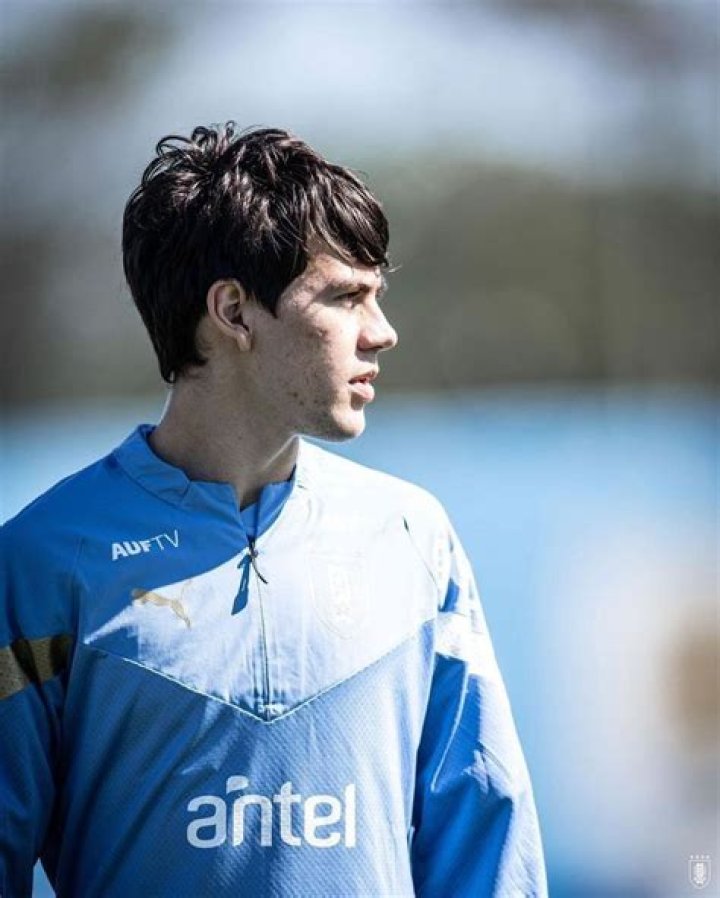 Facundo Pellistri Biography: Height, Net Worth, Age, Salary, Parents, Goals, Stats, Girlfriend, News, Wife