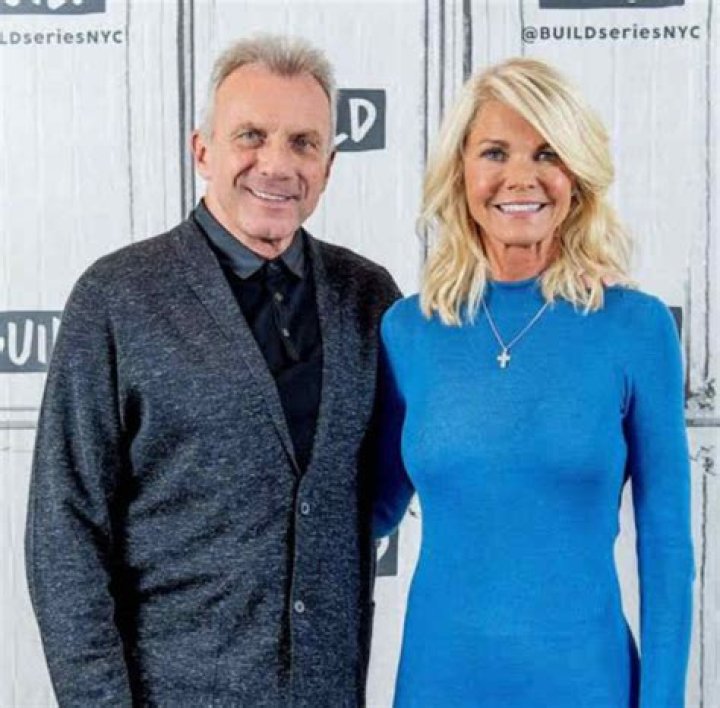 Lindsay Ellis (Author) Wiki, Bio, Husband, Height, Weight, Net Worth, Age, Family, Facts