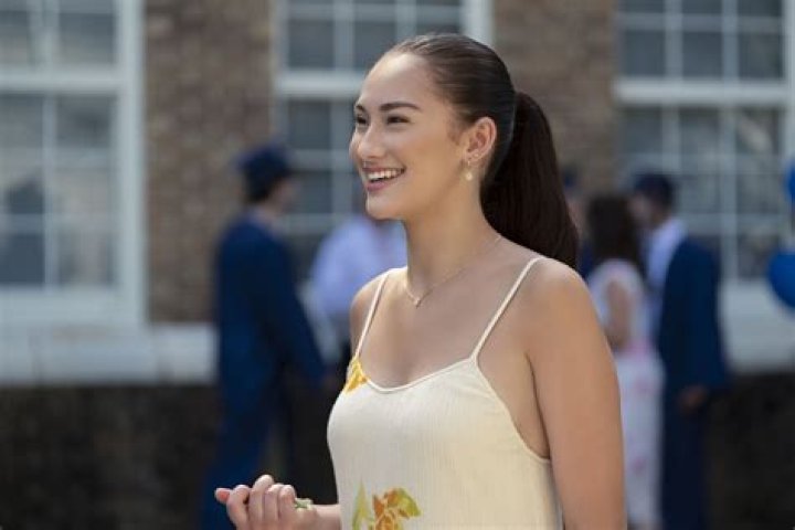 Lola Tung Bio, Age, Height, Family, Boyfriend, Career and Net Worth