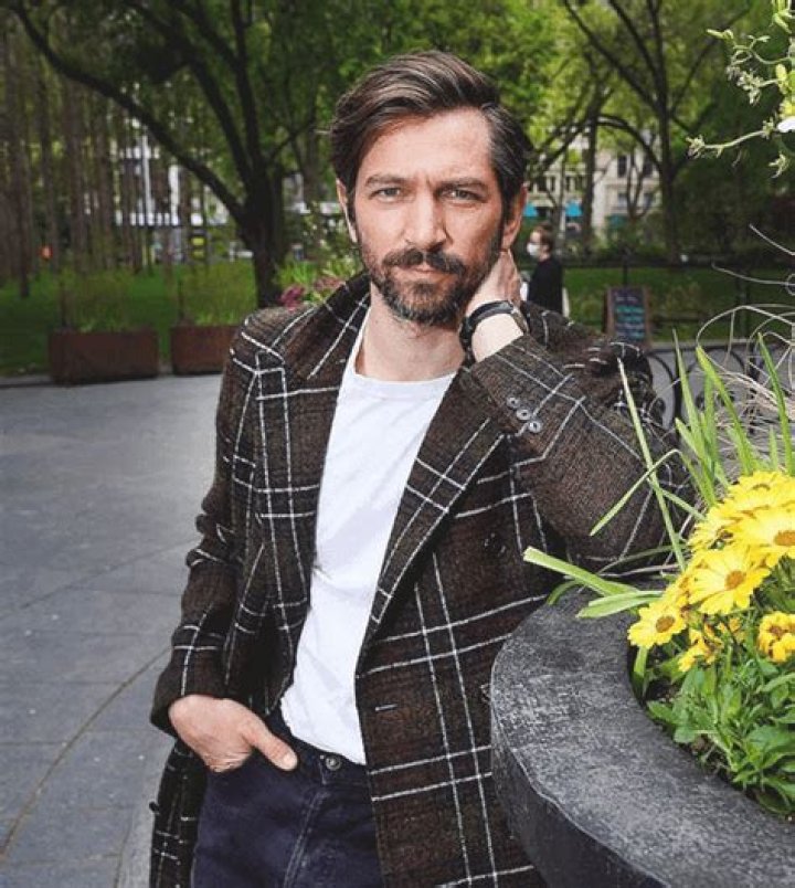 Michiel Huisman Wikipedia, Biography, Net Worth, Married, Wife, Age, Height