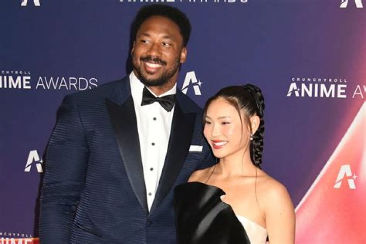 
Myles Garrett is not married to a wife. Dating his girlfriend: Serra Tumay 