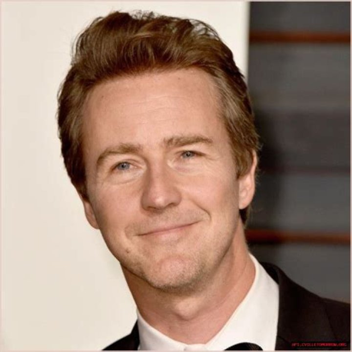 Robert Kneeper Net Worth, Income, Salary, Earnings, Biography