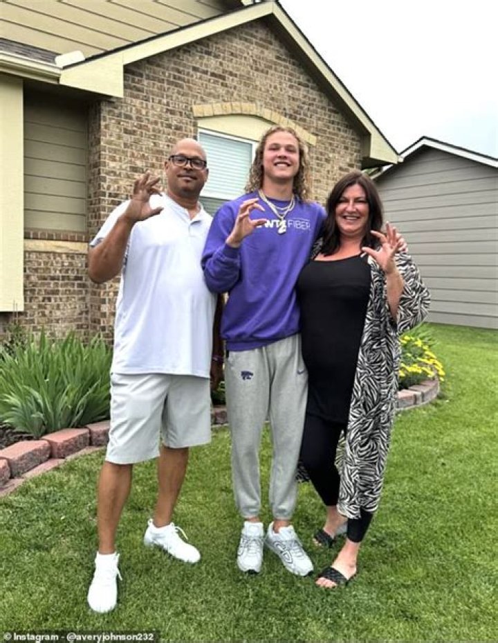 Skylar Thompson Parents and Family Facts, Where Is Kansas State QB From?
