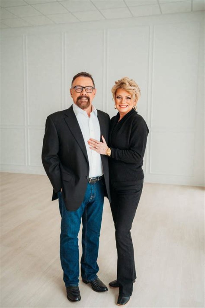 Tiz Huch (Larry Huch’s Wife) Bio, Wiki, Age, Birthday, Health, illness, Husband and Net Worth