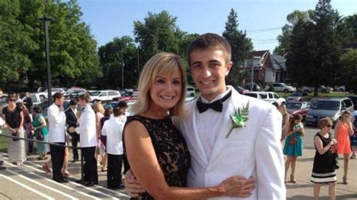 Vicki Dortch Age: WLKY, Bio, Wiki, Birthday, Married, Eye Makeup, Photos, Louisville KY and Salary