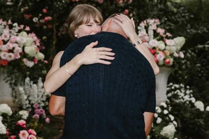 Who did Taylor Swift date at 23 years old? Who did Taylor Swift date at 20?