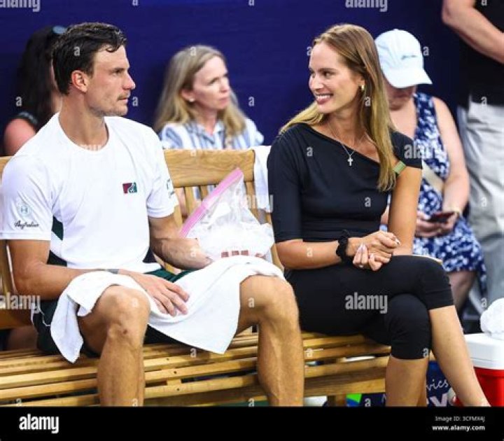 Who Is Botic van de Zandschulp Girlfriend or Wife Floor Isabel ‘t Hart; Is Dutch Tennis Player Marred?