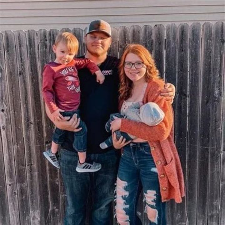 Willow Bramley Bio, Wiki, Age, Family, Husband, Tik Tok Star, Salary and Net Worth.